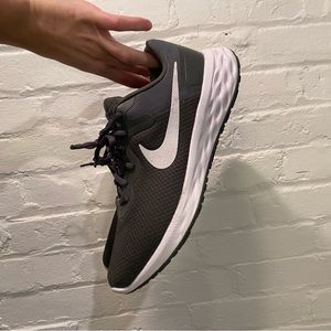 Nike Running Shoes Revolution 6 Next Nature Gray/White
Men's Size 9.5